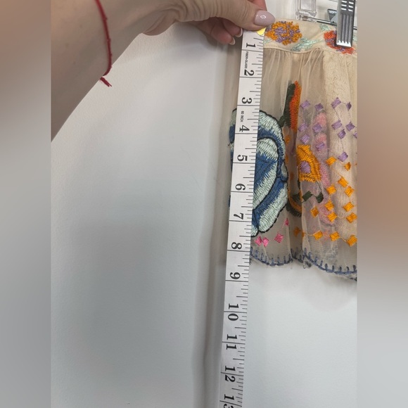 Urban Outfitters Floral Embroidered Cropped Top - Size M - Picture 10 of 11